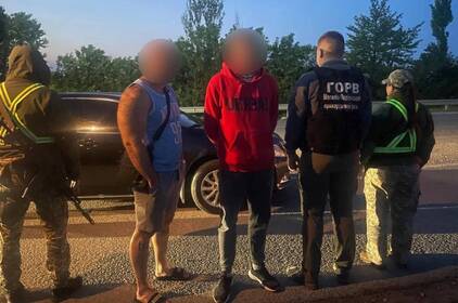 Запакували в багажник: на Вінниччині викрили чергову схему втечі за кордон