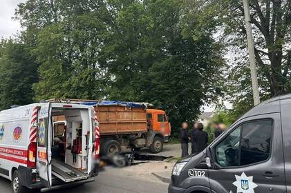 У Вінниці КАМАЗ зіткнувся з мотоциклом: що відомо У Вінниці КАМАЗ зіткнувся з мотоциклом: що відомо