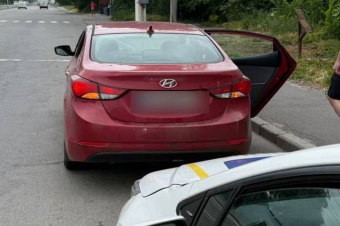 У Вінниці водій без прав знову сів за кермо під наркотиками: як його покарали