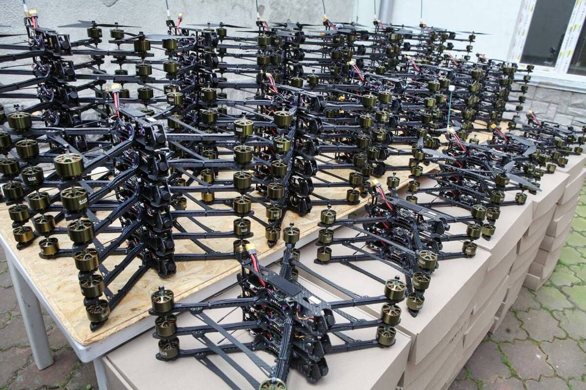 Міжрегіональний координаційний гуманітарний штаб передав 100 покращених FPV-дронів 54-й ОМБр
