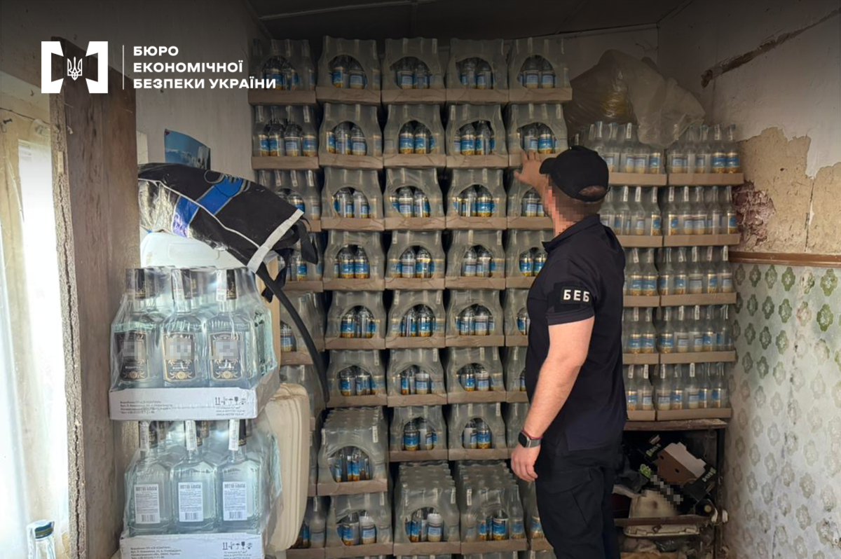 На Вінниччині та ще в п'яти областях викрили масштабну схему з фальсифікатом алкоголю