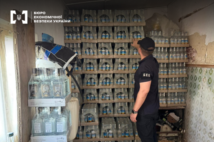На Вінниччині та ще в п'яти областях викрили масштабну схему з фальсифікатом алкоголю