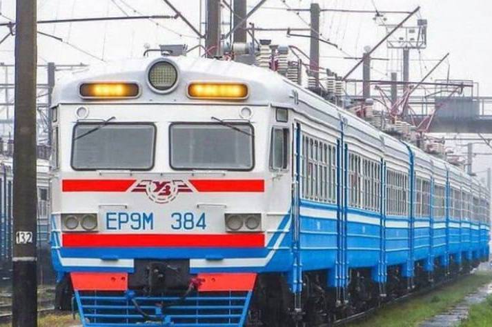 На Вінниччині чоловік відкрив стрілянину в електропотязі: поліція з’ясовує обставини