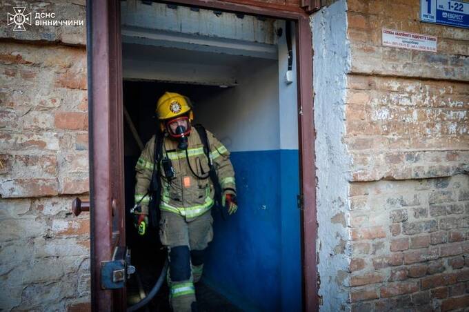 У Вінниці з задимленої квартири винесли 40-річного чоловіка