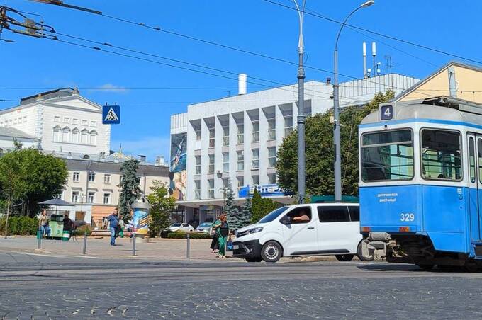 Оновлена Соборна: у центрі Вінниці відкривають ділянку з новою смугою для транспорту