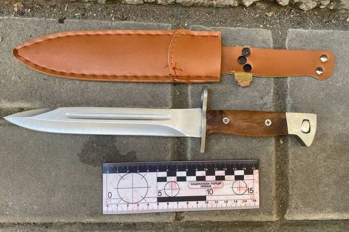 На вінницькому ринку п’яний чоловік погрожував людям ножем: що відомо