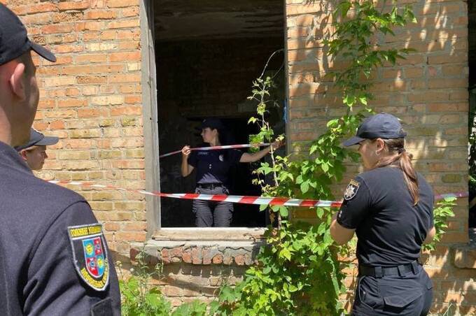 Щоб убезпечити дітей, поліція на Вінниччині перевіряє покинуті будівлі