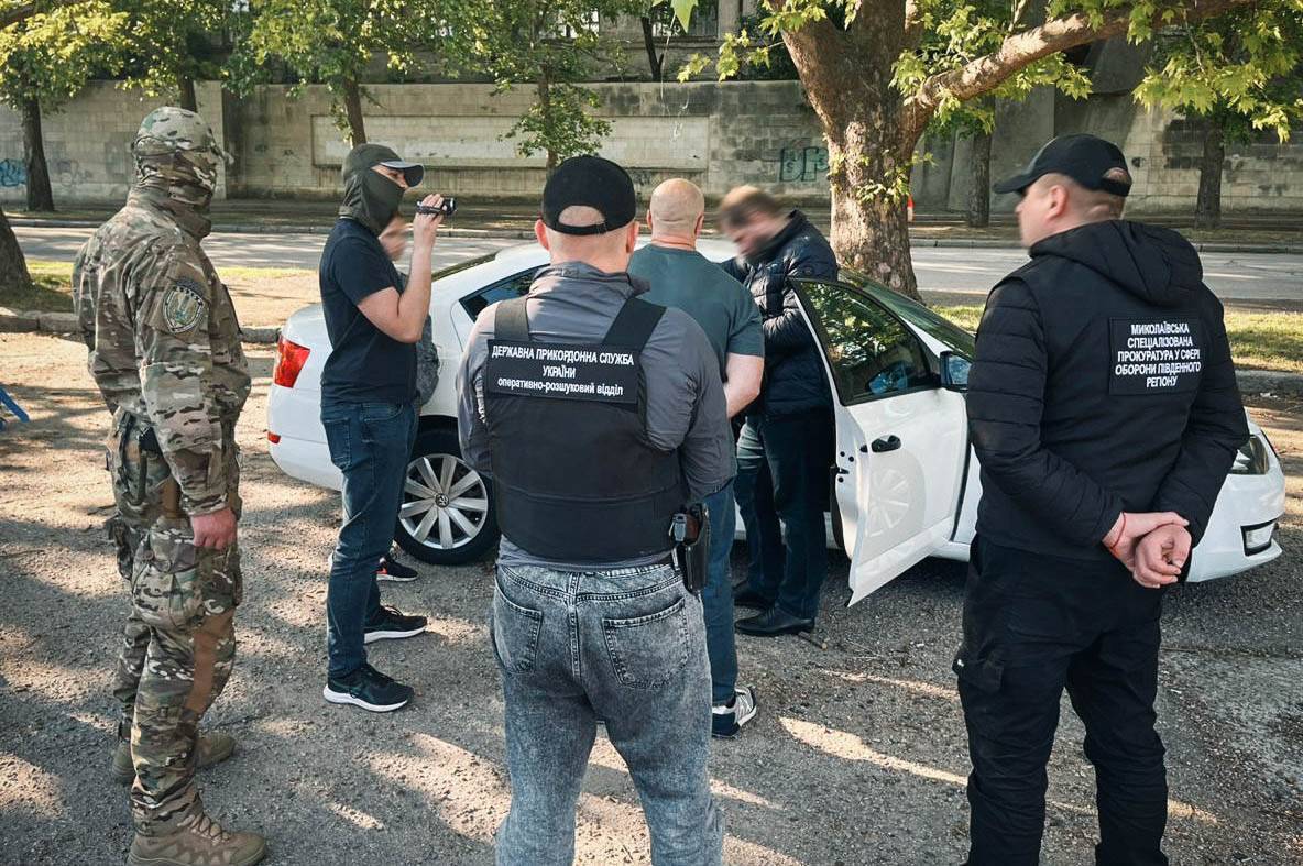 «На гарячому» затримали вінничан, які організували схему переправлення призовників за кордон