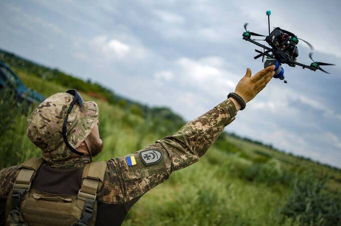 Точність і технології: як у бригаді «Червона Калина» готують дрони до бою (ВІДЕО)