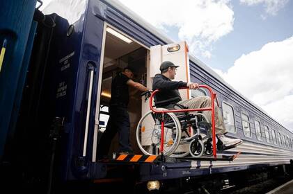Новий рівень доступності: Укрзалізниця створила вагон для пасажирів на кріслах колісних