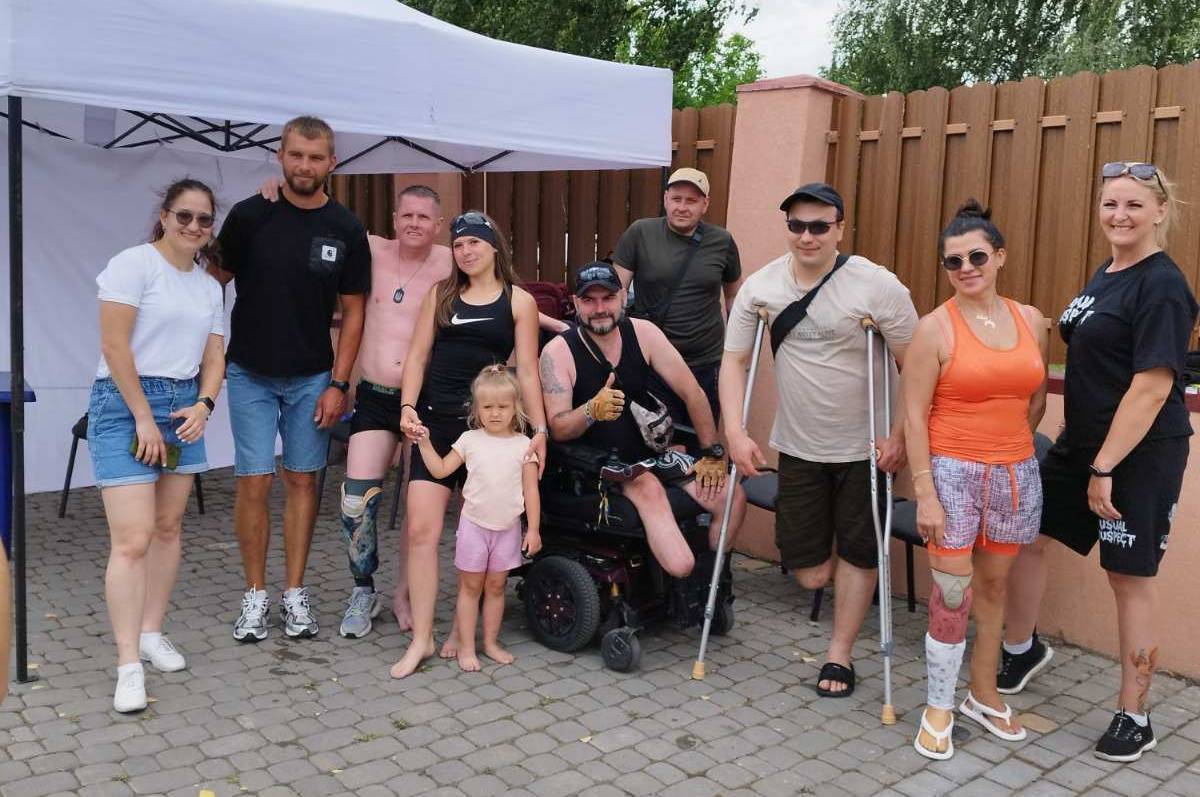 Вінницькі ветерани провели день на SUP-дошках і човнах-драконах: як це було