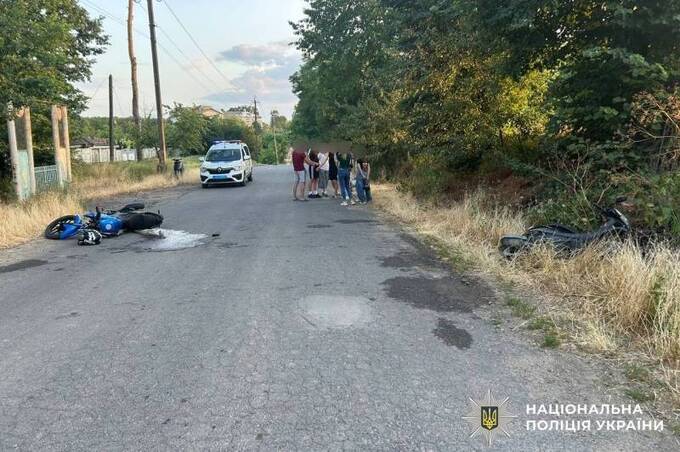 На Вінниччині внаслідок зіткнення скутера та мотоцикла постраждали троє дітей