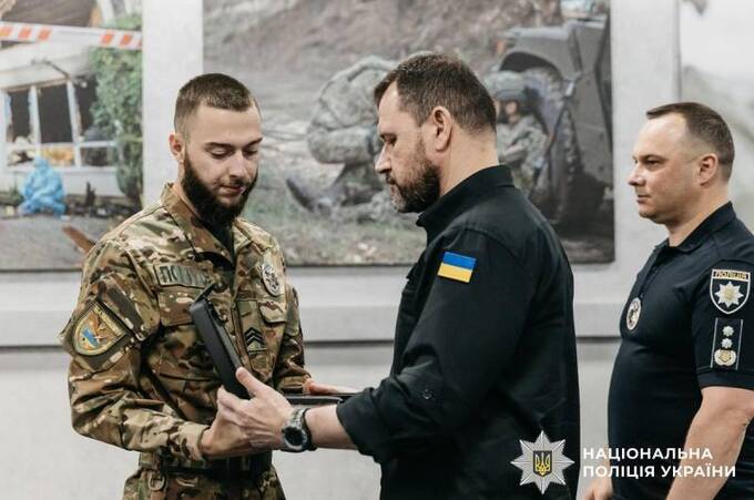 Поліцейського з Вінниччини Андрія Калюженка нагородили відзнакою МВС
