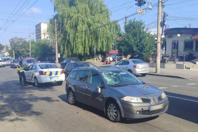 У Вінниці на переході авто збило пішохода: чоловік у лікарні