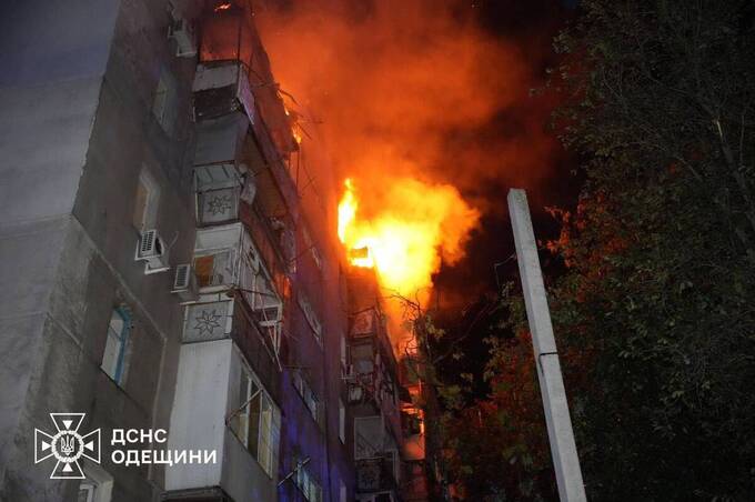 Цієї ночі РФ випустила по Україні понад 300 ударних дронів та більш ніж 30 ракет