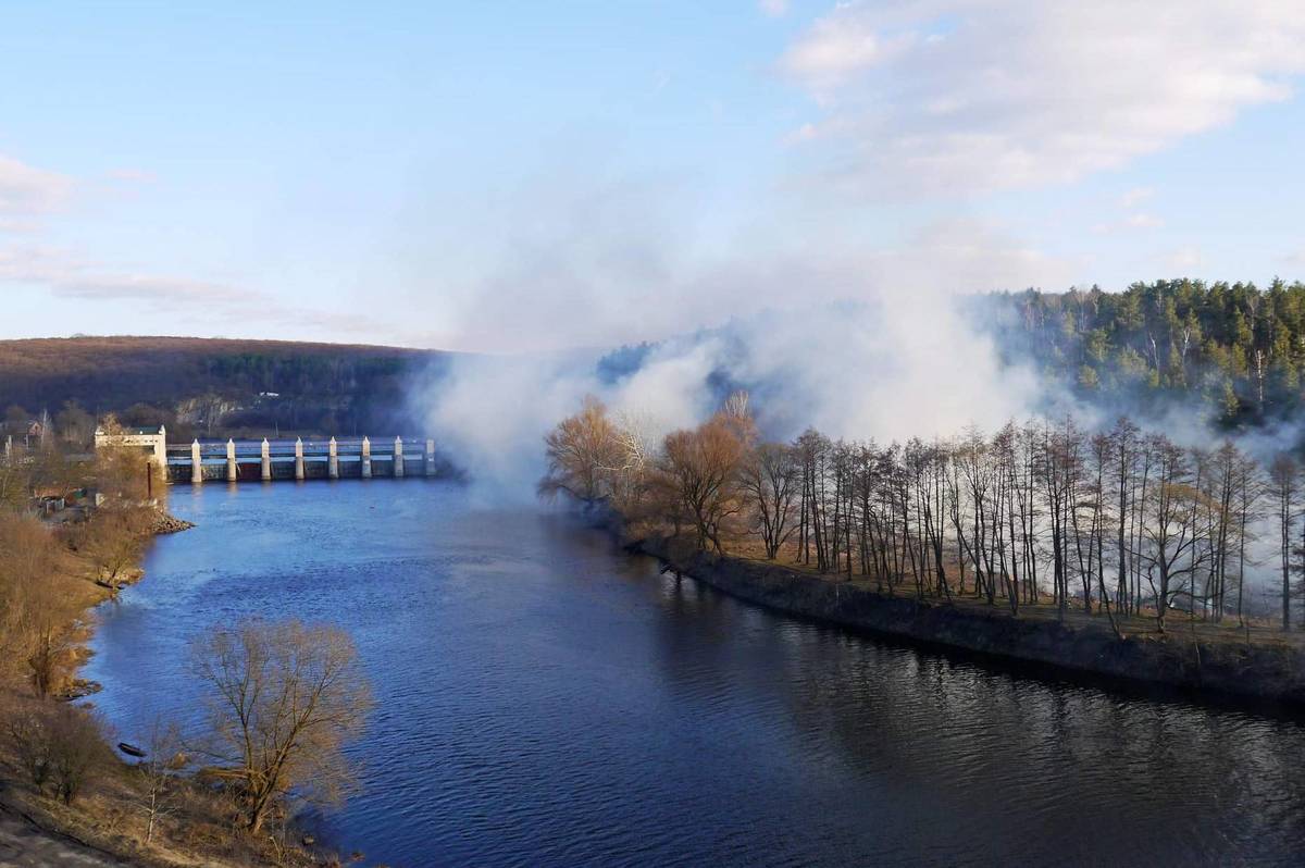 В мікрорайоні Сабарів  двічі за вихідні гасили пожежу