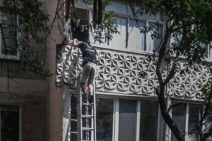 Надзвичайники знімали з балкона чоловіка, який намагався потрапити в квартиру