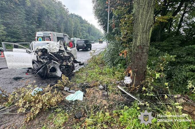Поліція працює на місці смертельної аварії, що сталась поблизу села Щітки


