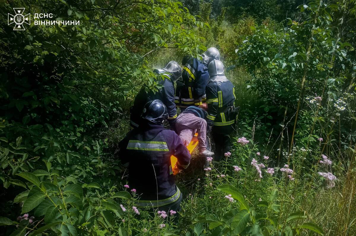 У Вінниці жінка зірвалася зі схилу: рятували ношами