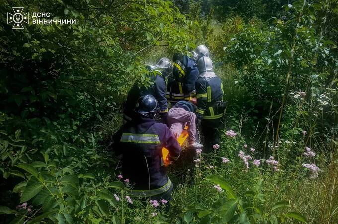 У Вінниці жінка зірвалася зі схилу: рятували ношами