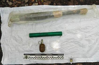 Затримання зі зброєю: мешканець Хмільниччини хотів продати гранату та постріл до РПГ