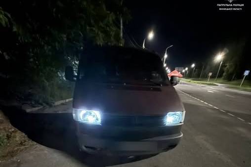 У Вінниці патрульні затримали водія з підробленим посвідченням під час комендантської години