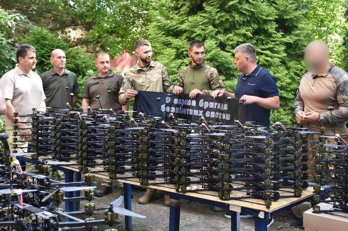 Міжрегіональний координаційний гуманітарний штаб передав військовим ще 350 FPV-дронів 