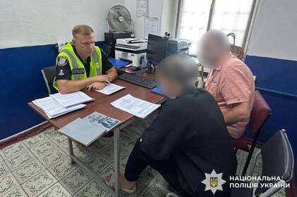 Гуманітарні автомобілі на продаж: у Вінниці затримали шахраїв