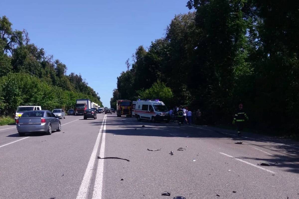 Масштабна ДТП поблизу Вінниці: зіткнулись три автомобілі
