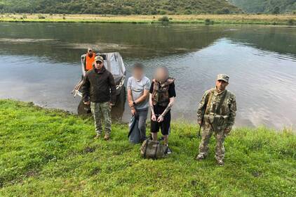 Дністер не став перепусткою: прикордонники зняли з води «плавців-екстремалів»