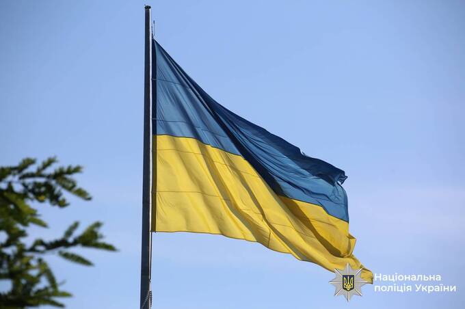 У Вінниці до Дня Державного Прапора України підняли найбільший стяг області (фото)

