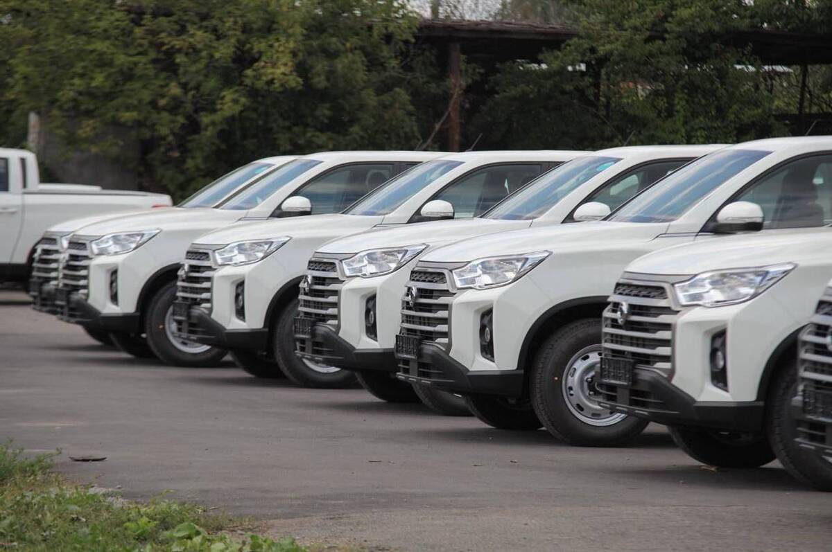 Ще 30 нових авто передає Міжрегіональний координаційний гуманітарний штаб військовим
