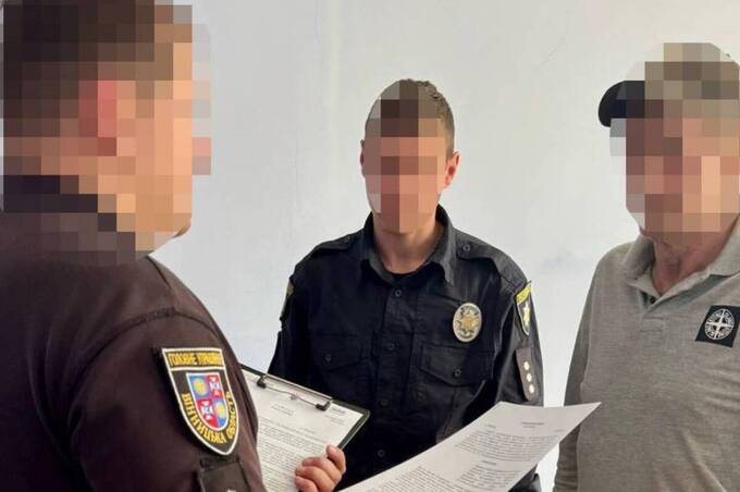Дід ґвалтував рідну онуку: чоловіку повідомили про підозру та взяли під варту 