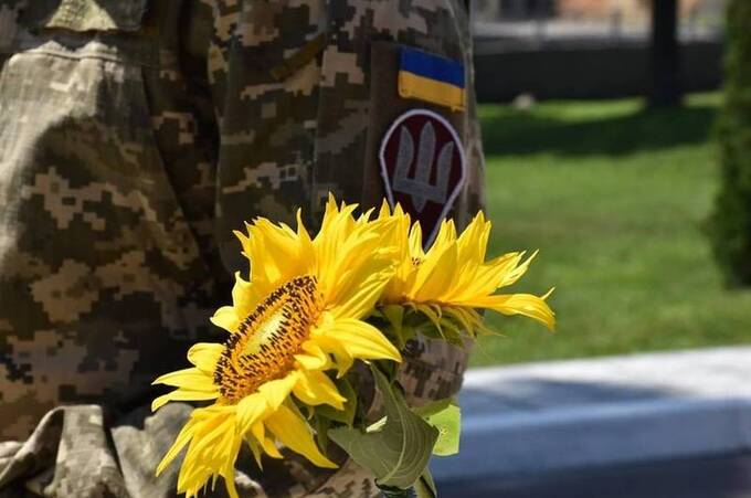 День пам’яті загиблих захисників України: чому символом дня є соняшник 