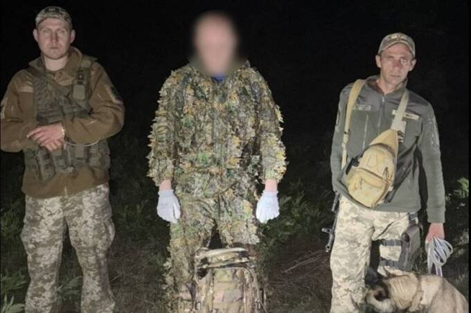 Камуфляж і ласти не врятували: на Вінниччині затримали чоловіка, який намагався переплисти Дністер