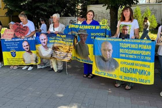 У Вінниці відбулася мирна акція та хода на підтримку родин зниклих безвісти військових, цивільних і дітей