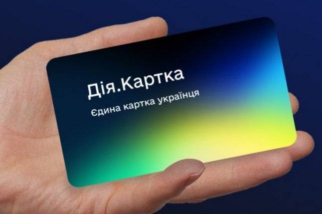 Українці масово відкривають нові банківські картки для виплат