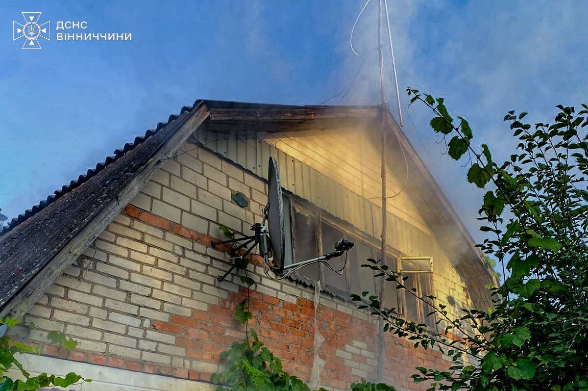 Через дитячі пустощі з вогнем на Вінниччині загорілась господарська споруда