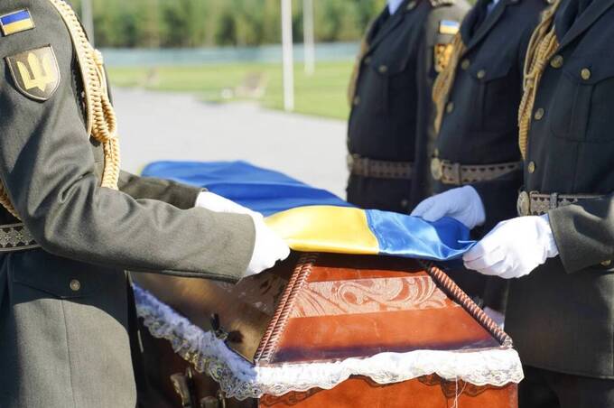 В Україні змінили порядок виплати допомоги сім'ям загиблих військових