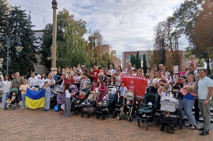 На День міста у Вінниці провели "Забіг у повзунках": хто переміг