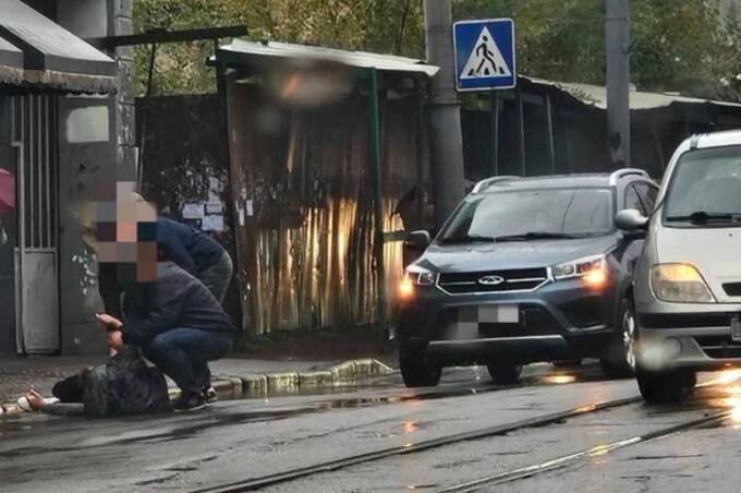 Вранці на Соборній у Вінниці водій Renault збив пішохода (відео)