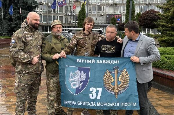 Вінниця передала ще один позашляховик для 37-ї бригади морської піхоти