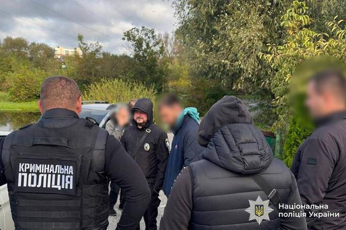 У Вінницькій області викрили дві групи браконьєрів, які знищили сотні дерев