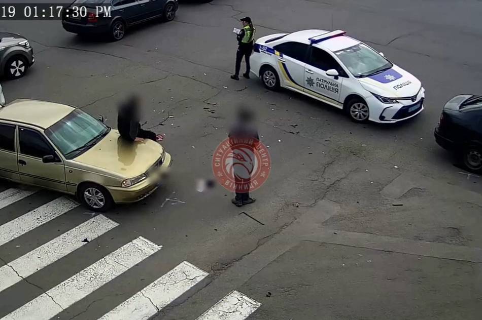 У Вінниці дві автівки не розминулись на перехресті