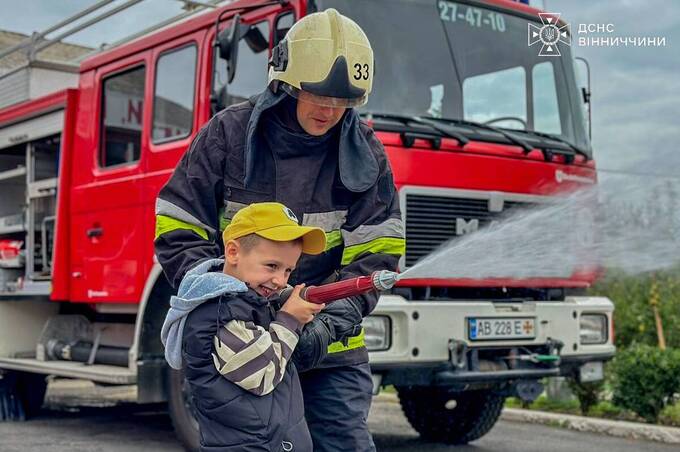 Вінницькі рятувальники провели для дітей урок безпеки