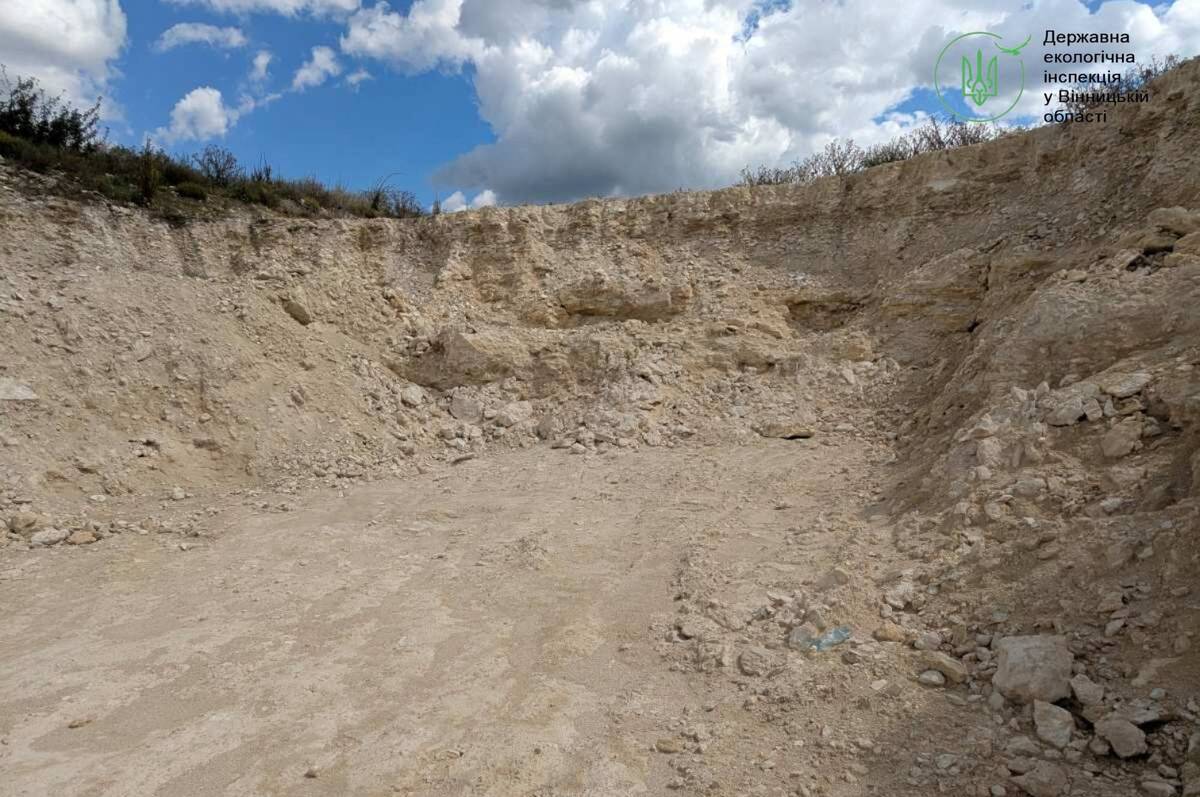 У Могилів-Подільському районі викрили незаконний видобуток вапняку
