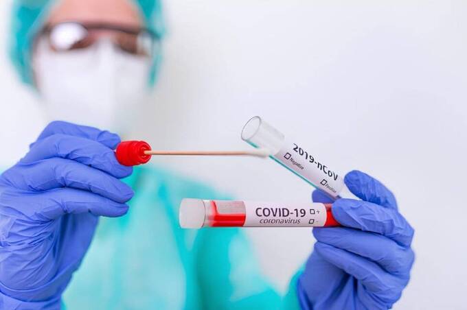 Хворих меншає, але COVID-19 не зник: яка зараз ситуація в Україні