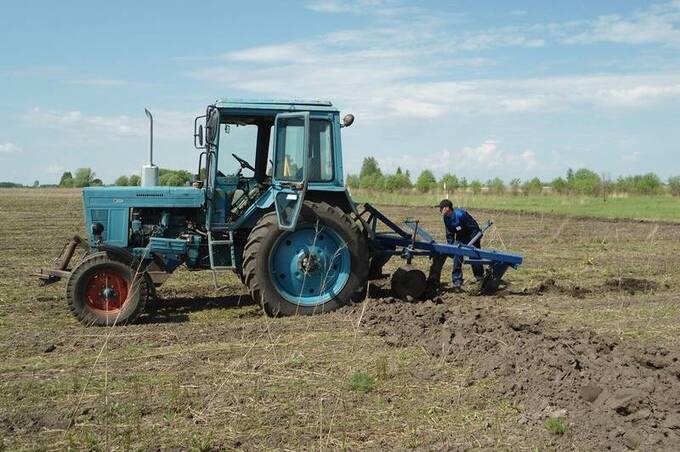 На Вінниччині водій трактора наїхав на агронома