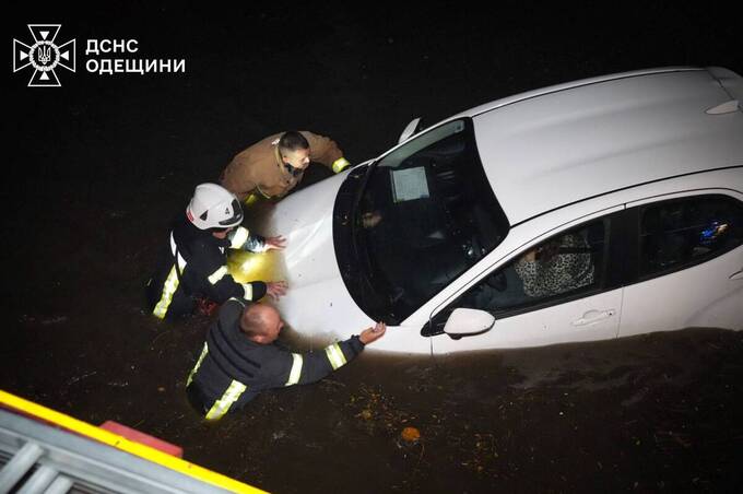 В Одесі під час зливи загинула сім’я з п’яти осіб: жахливі наслідки негоди (фото)