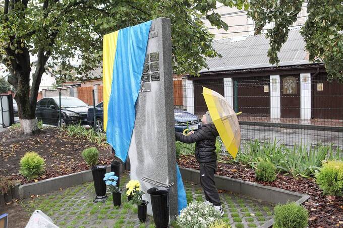 У вінницьких ліцеях встановили пам’ятні знаки на честь загиблих випускників-Героїв